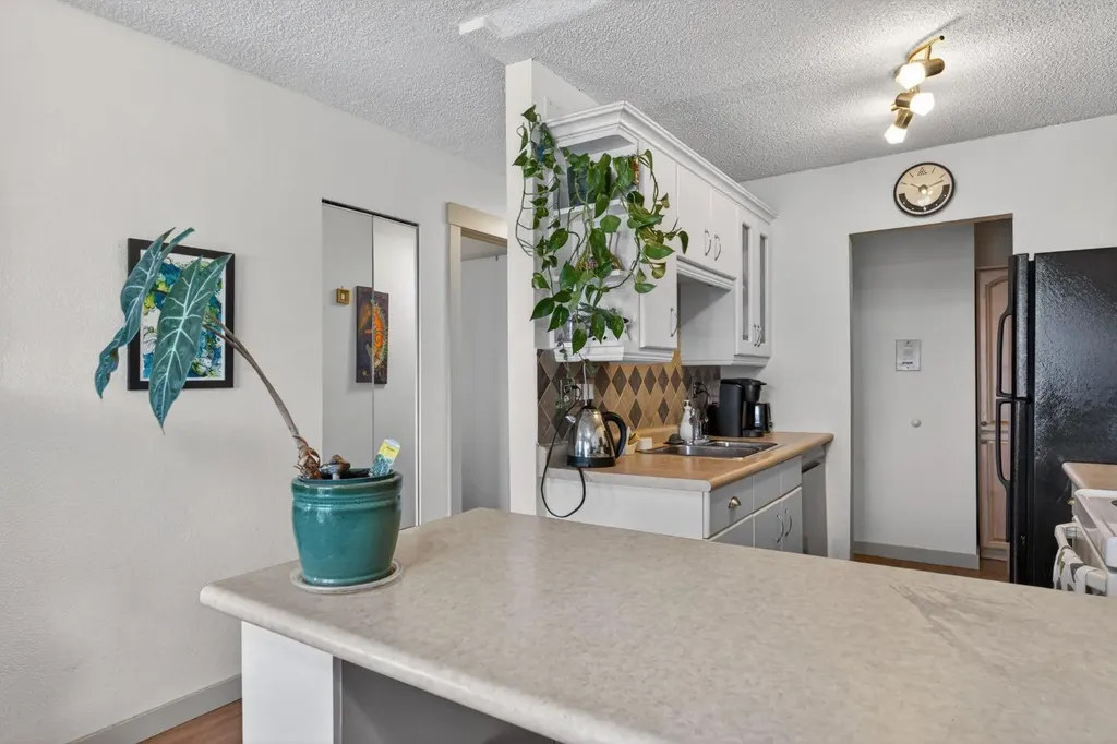 809 4 Street NE Calgary AB T2E3S9