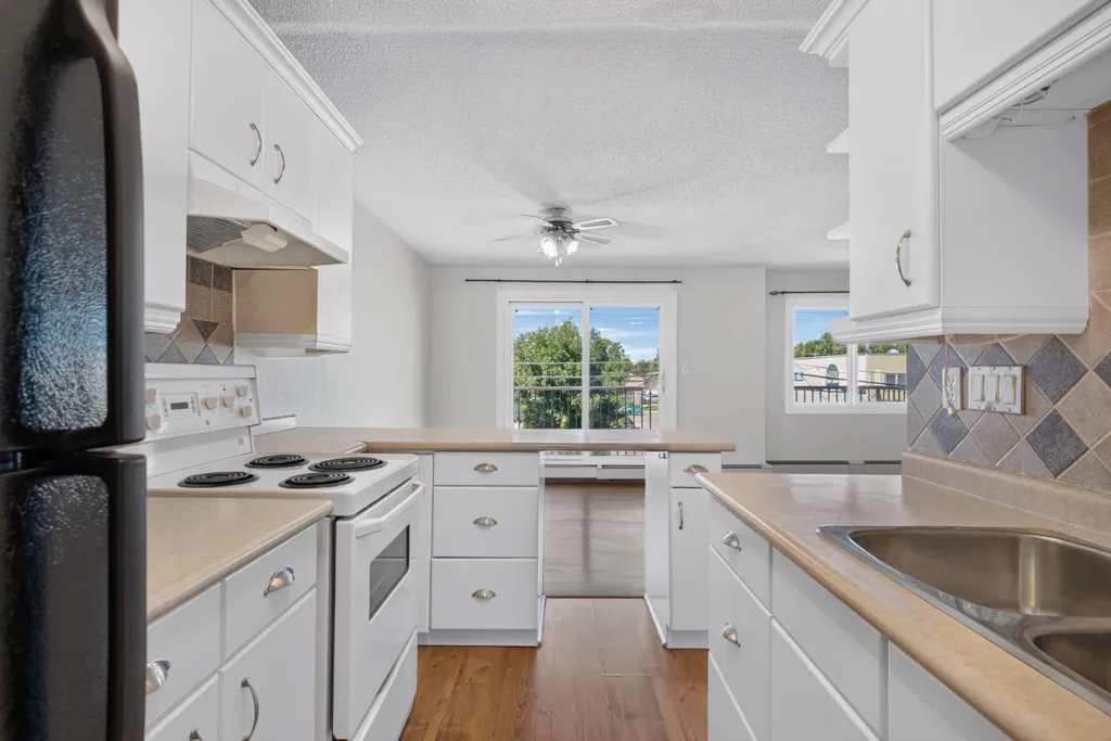 809 4 Street NE Calgary AB T2E3S9