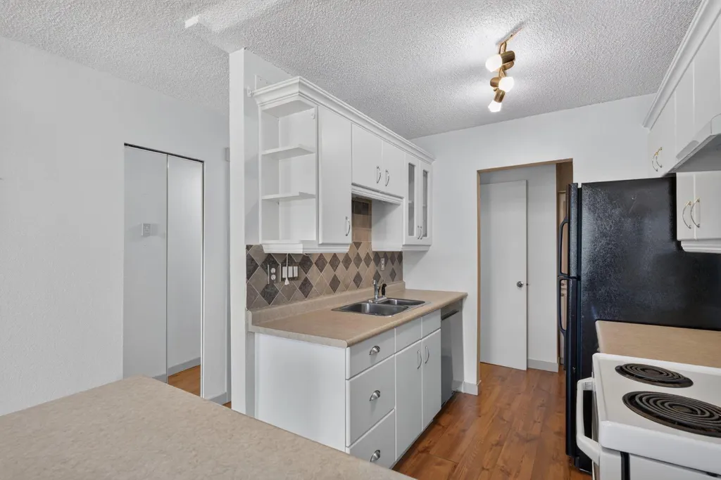 809 4 Street NE Calgary AB T2E3S9