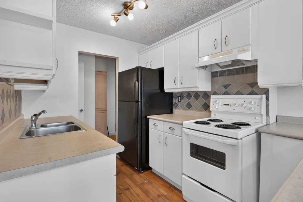 809 4 Street NE Calgary AB T2E3S9
