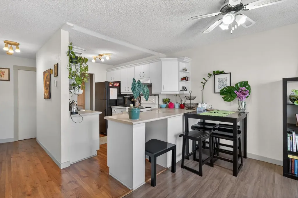 809 4 Street NE Calgary AB T2E3S9