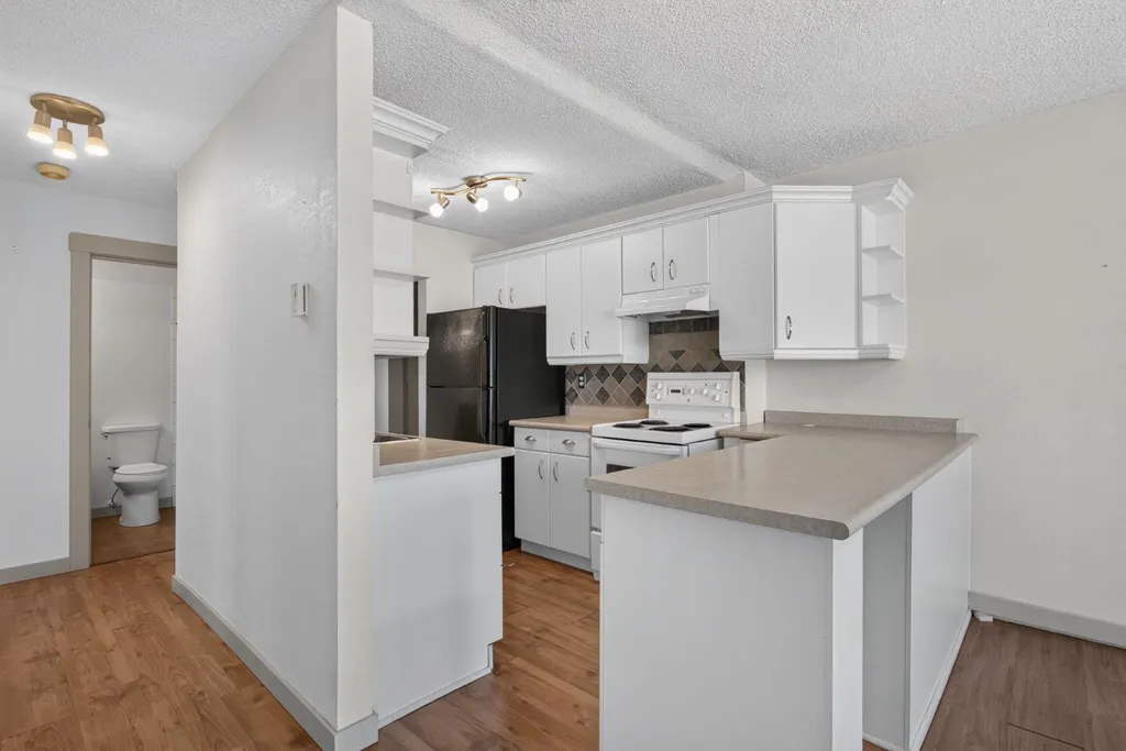 809 4 Street NE Calgary AB T2E3S9