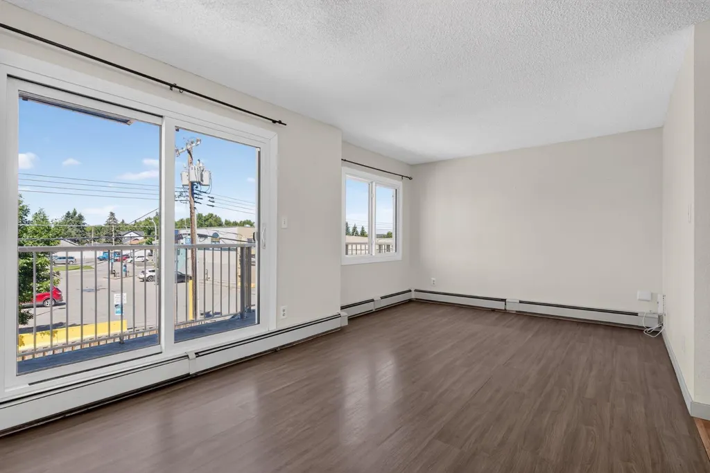809 4 Street NE Calgary AB T2E3S9