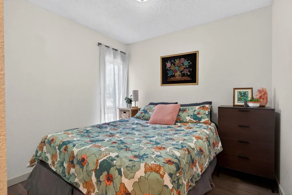 809 4 Street NE Calgary AB T2E3S9