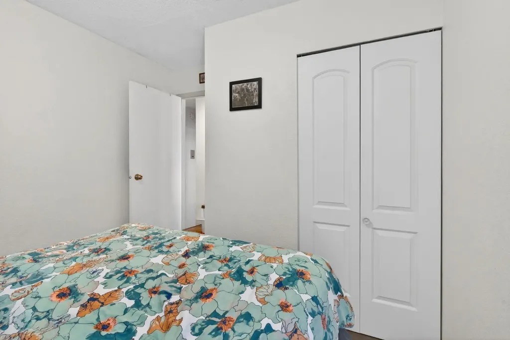 809 4 Street NE Calgary AB T2E3S9