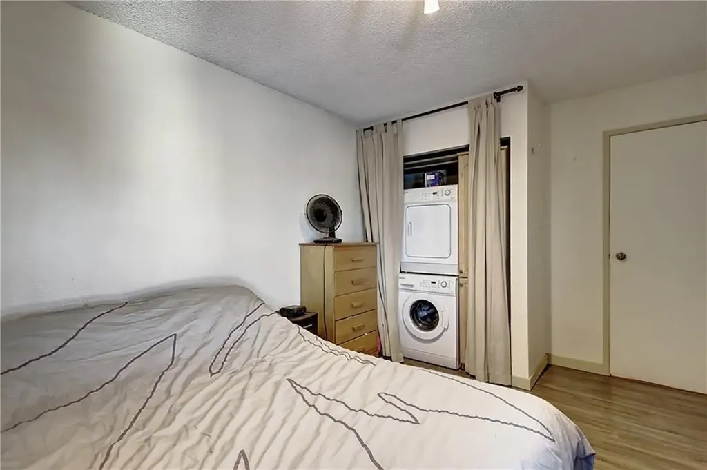 809 4 Street NE Calgary AB T2E3S9