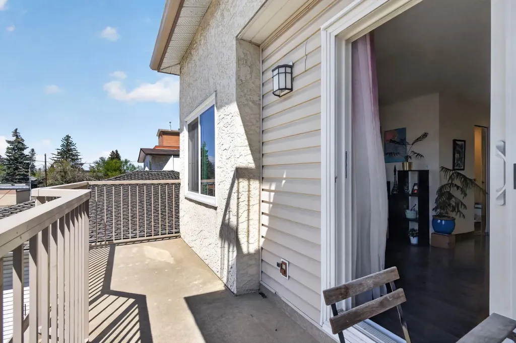 809 4 Street NE Calgary AB T2E3S9