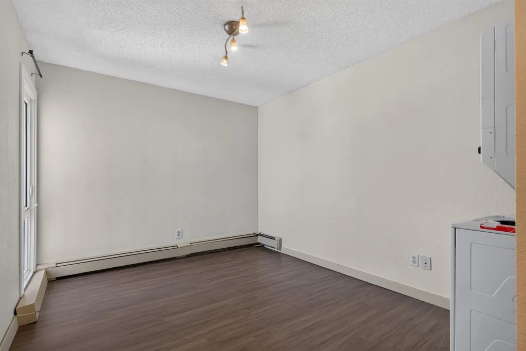 809 4 Street NE Calgary AB T2E3S9