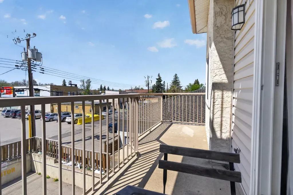 809 4 Street NE Calgary AB T2E3S9