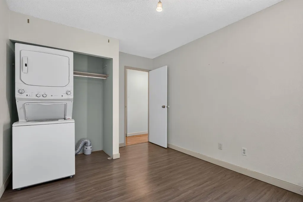 809 4 Street NE Calgary AB T2E3S9