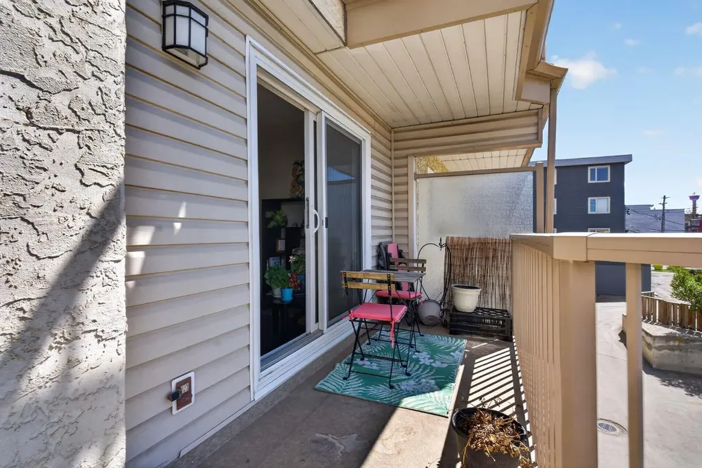 809 4 Street NE Calgary AB T2E3S9