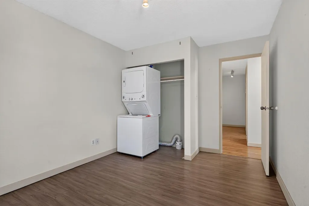 809 4 Street NE Calgary AB T2E3S9