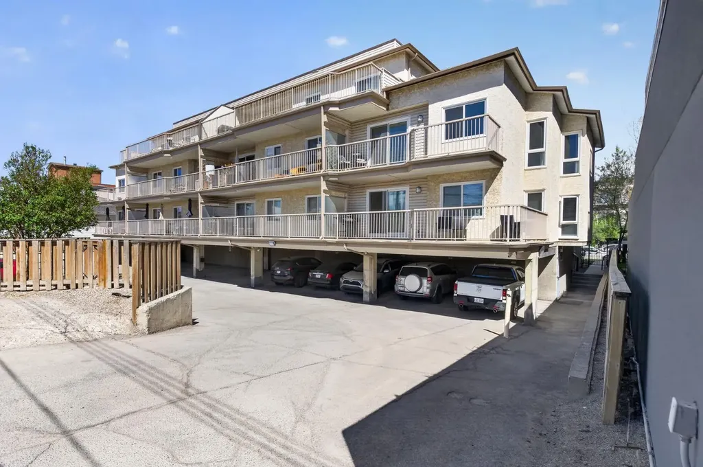 809 4 Street NE Calgary AB T2E3S9