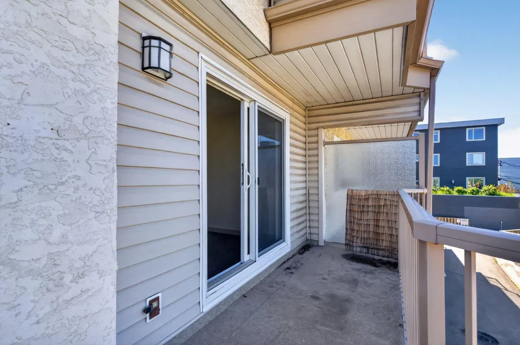 809 4 Street NE Calgary AB T2E3S9