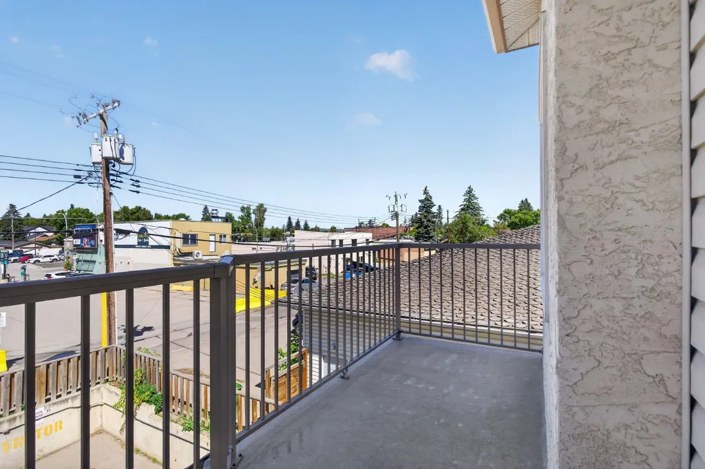 809 4 Street NE Calgary AB T2E3S9