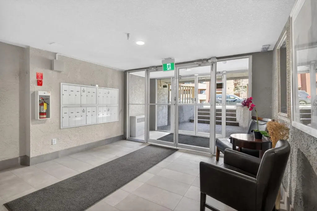 809 4 Street NE Calgary AB T2E3S9