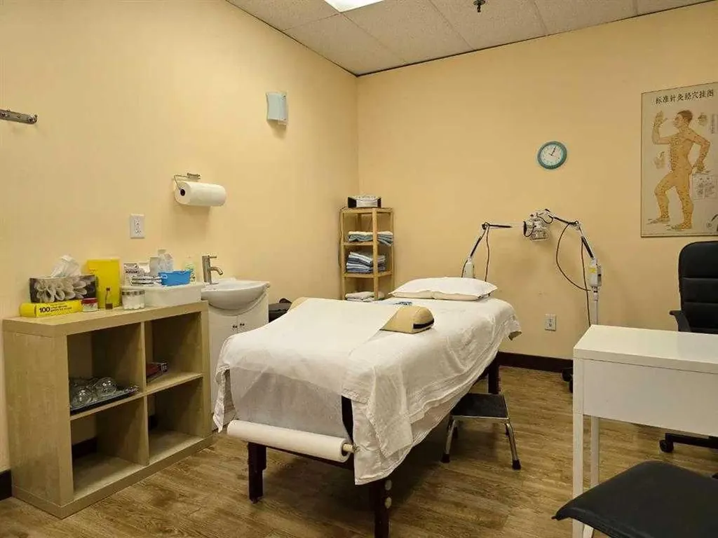 738 3 Avenue SW Calgary AB T2P 0G7