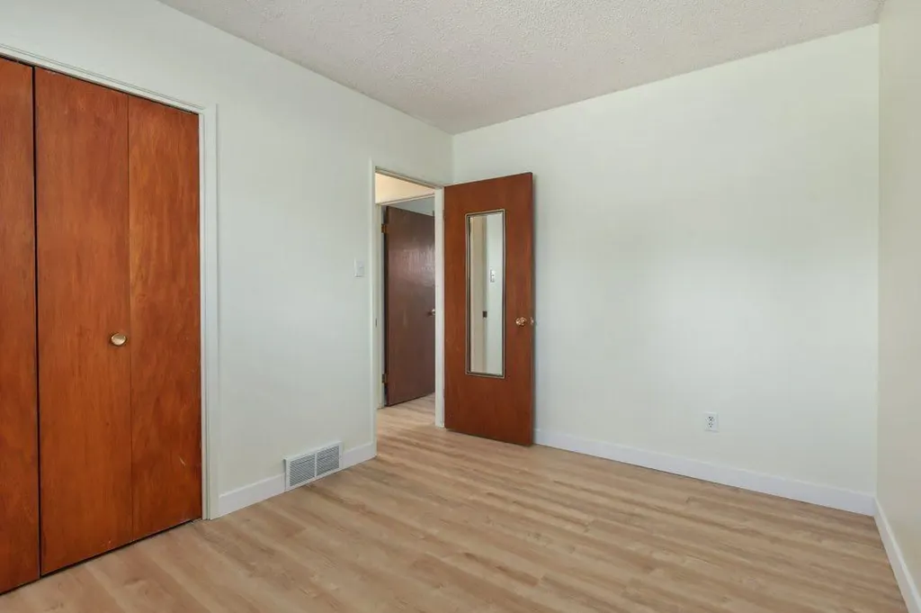 3447 Bonita Crescent NW Calgary AB T3B1N8