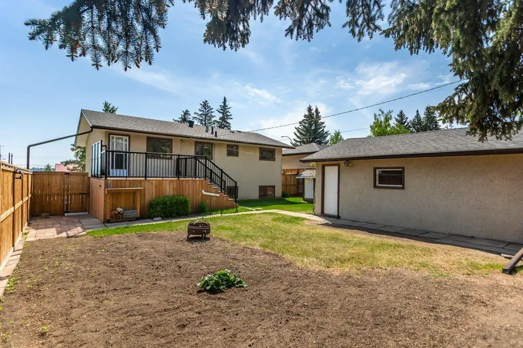 3447 Bonita Crescent NW Calgary AB T3B1N8