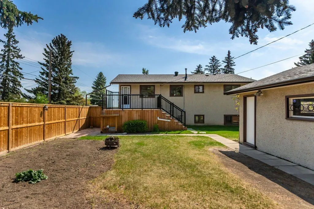 3447 Bonita Crescent NW Calgary AB T3B1N8