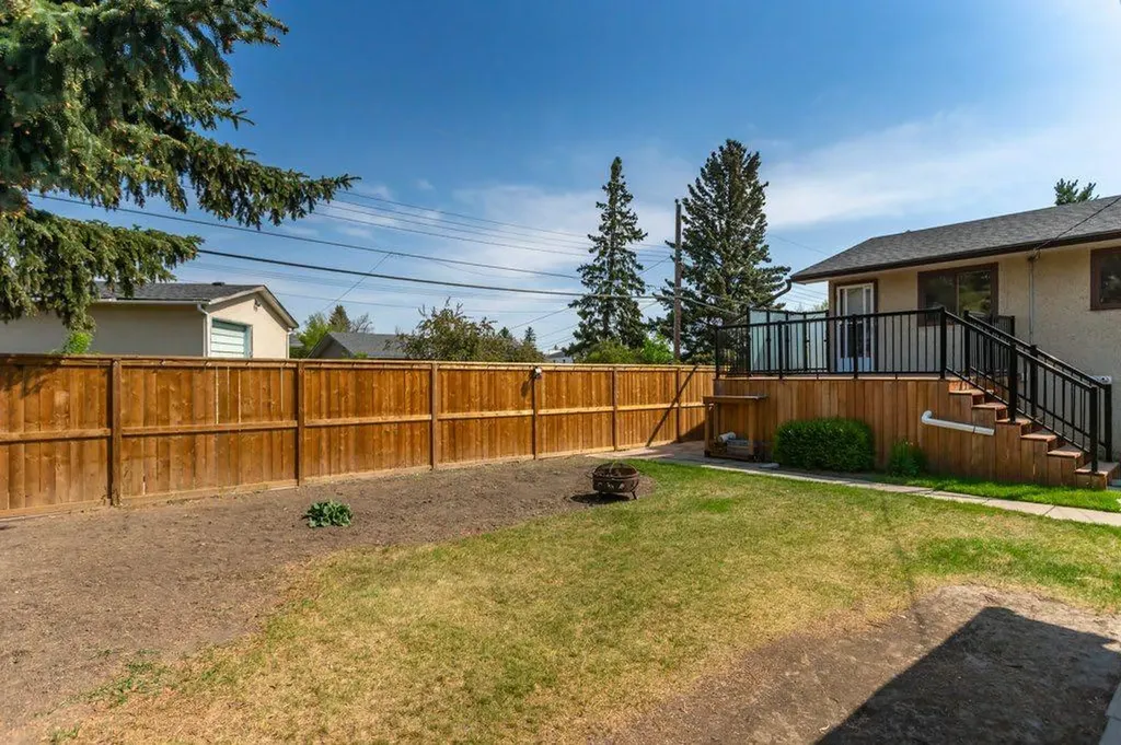 3447 Bonita Crescent NW Calgary AB T3B1N8