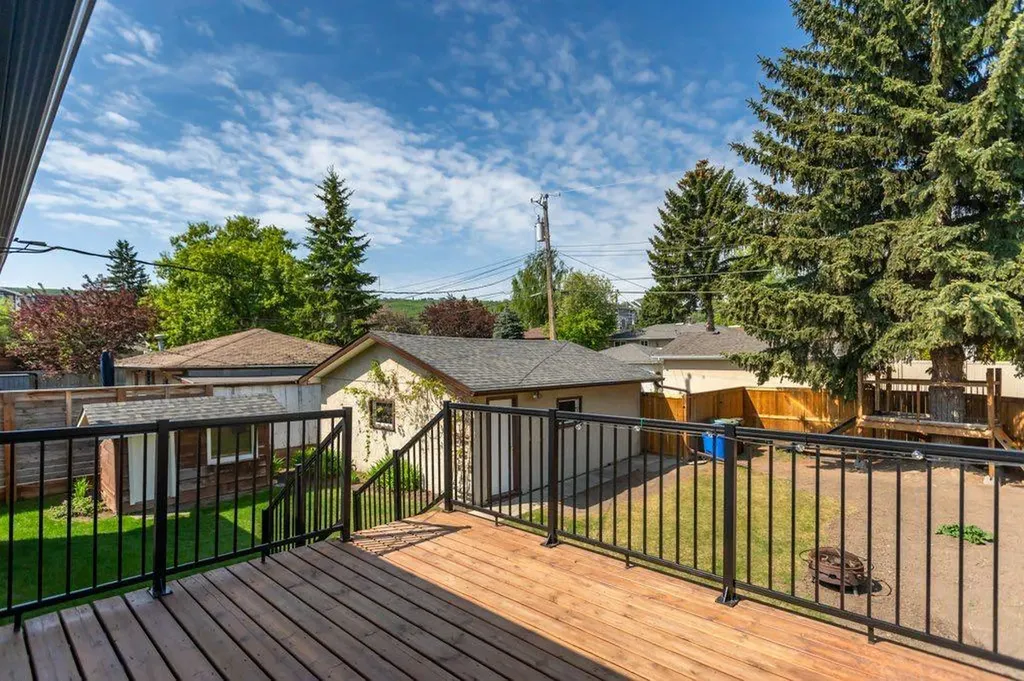 3447 Bonita Crescent NW Calgary AB T3B1N8