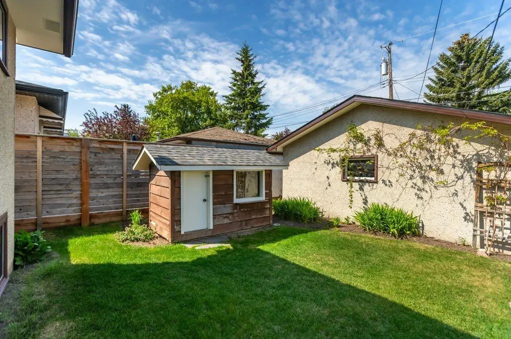 3447 Bonita Crescent NW Calgary AB T3B1N8