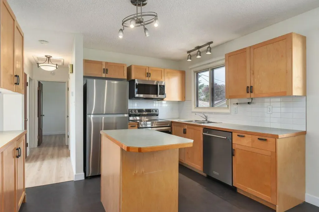 3447 Bonita Crescent NW Calgary AB T3B1N8