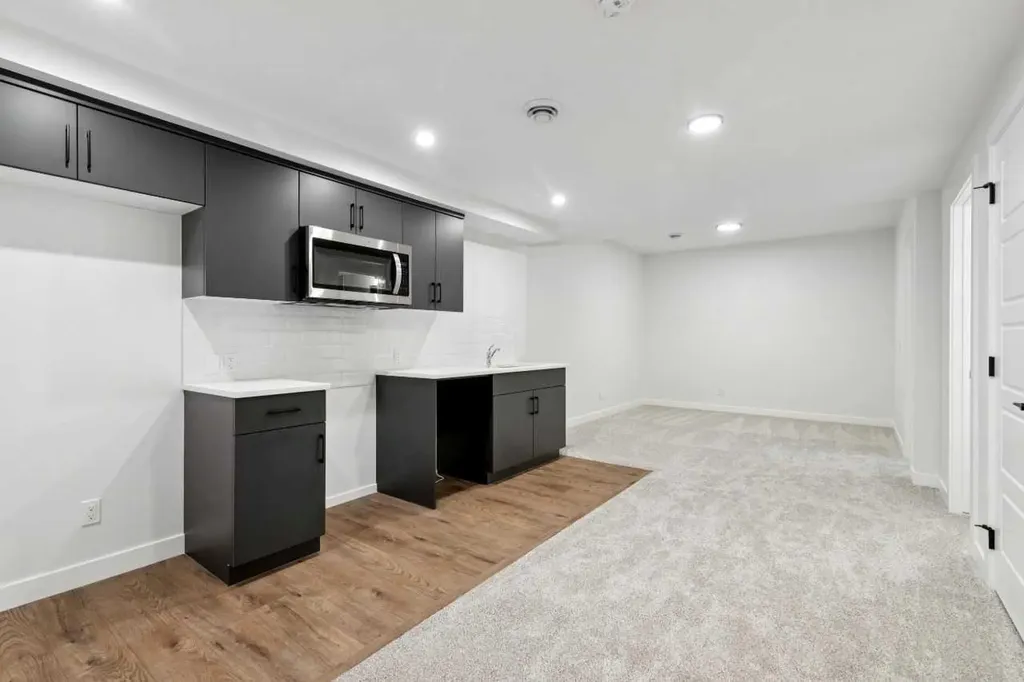37 Sora Gardens SE Calgary AB T3S0V3