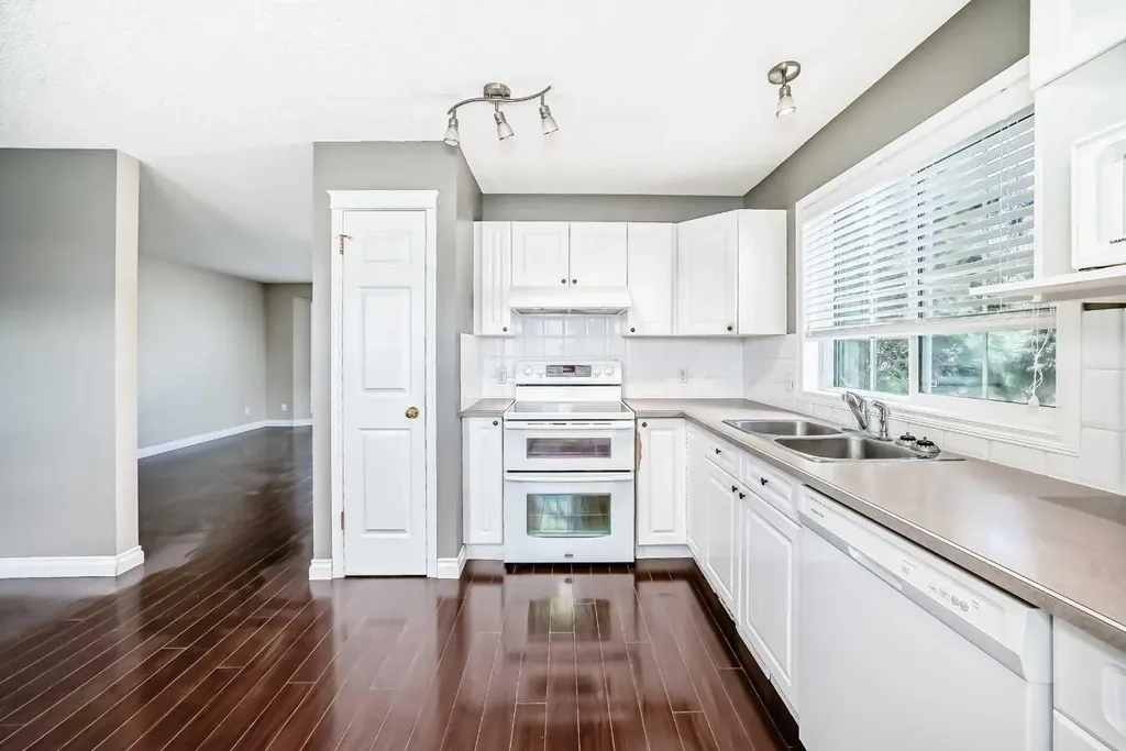 168 Tuscany Valley Drive NW Calgary AB T3L 2C2