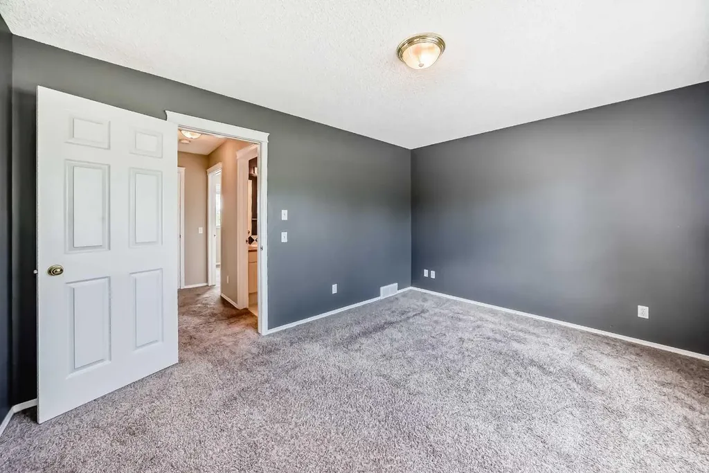 168 Tuscany Valley Drive NW Calgary AB T3L 2C2