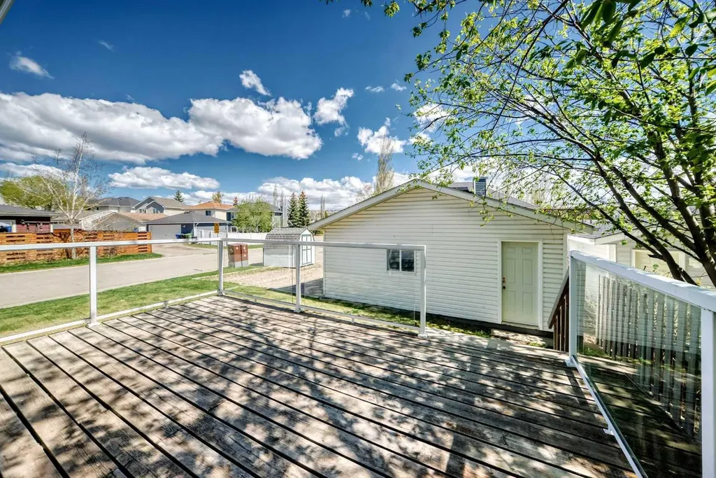 168 Tuscany Valley Drive NW Calgary AB T3L 2C2