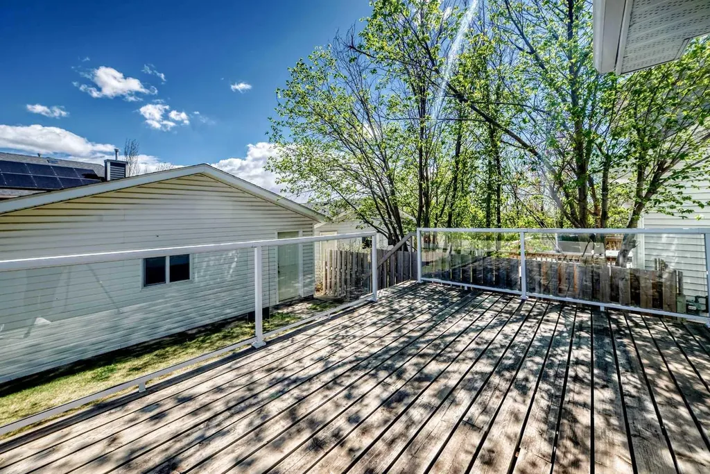 168 Tuscany Valley Drive NW Calgary AB T3L 2C2