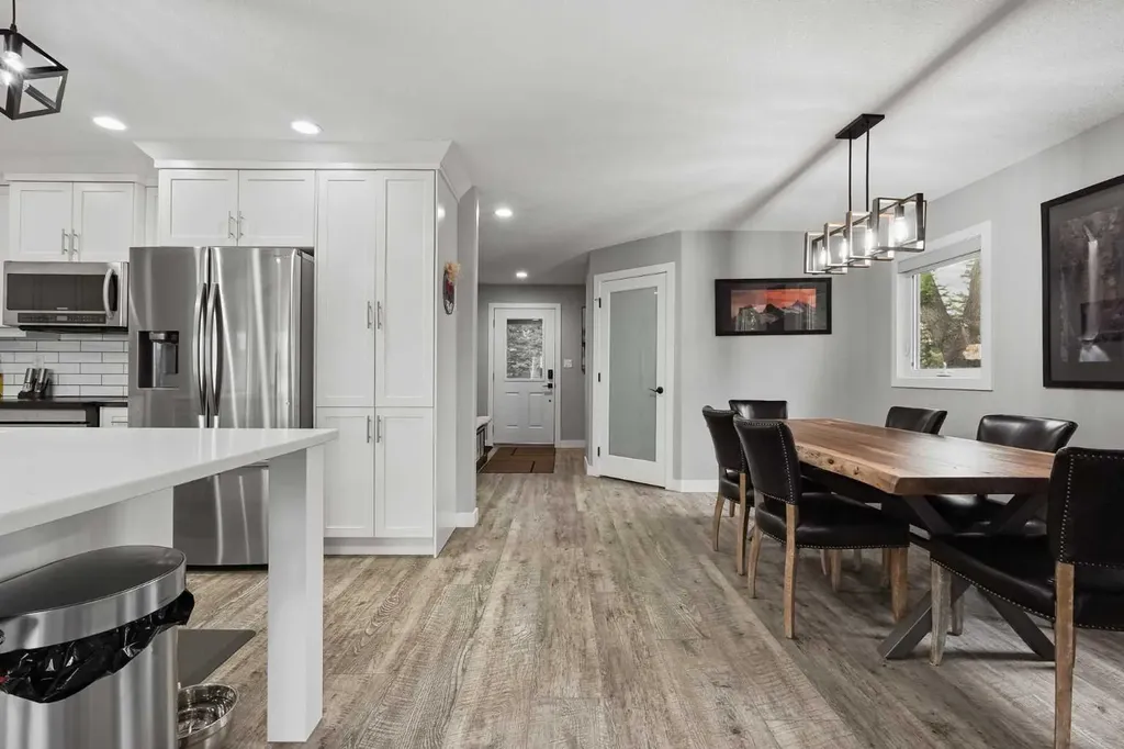 613 33 Street S Lethbridge AB T1J 3V8