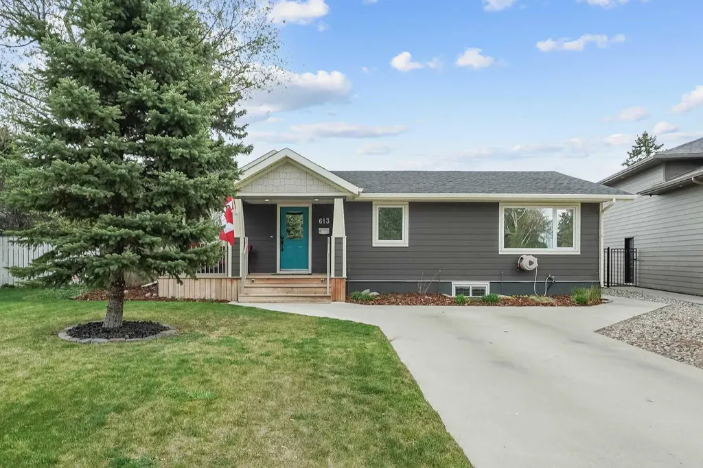 613 33 Street S Lethbridge AB T1J 3V8