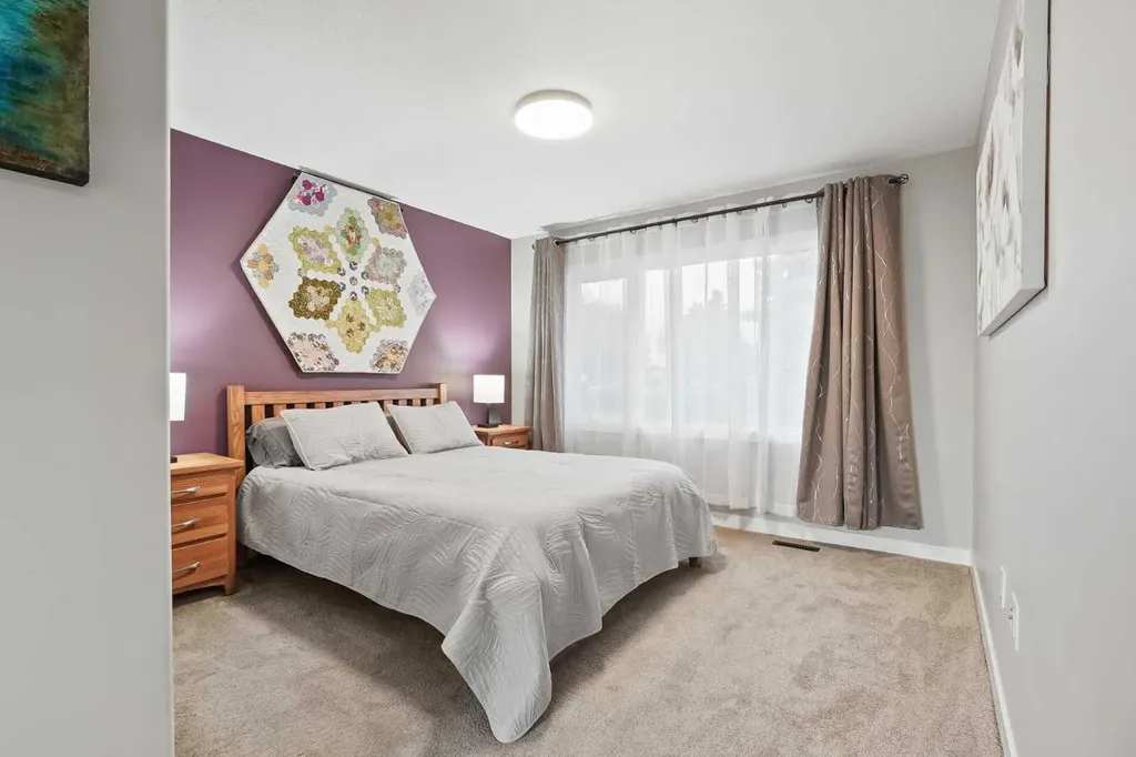 613 33 Street S Lethbridge AB T1J 3V8