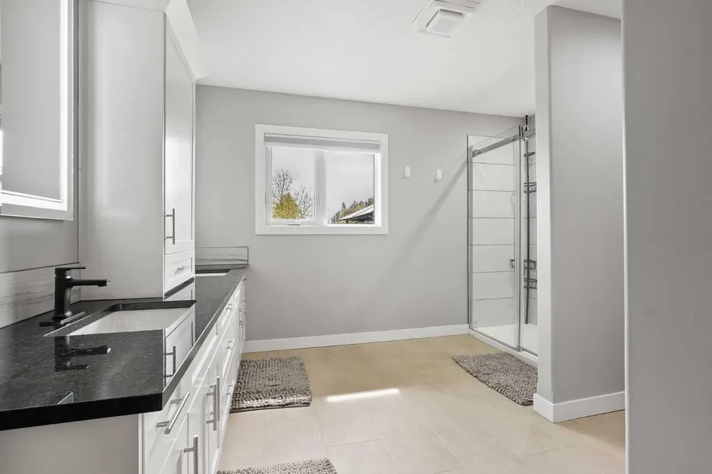 613 33 Street S Lethbridge AB T1J 3V8