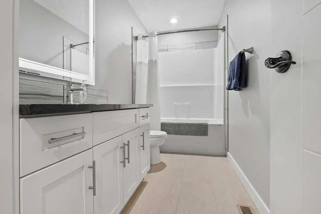 613 33 Street S Lethbridge AB T1J 3V8