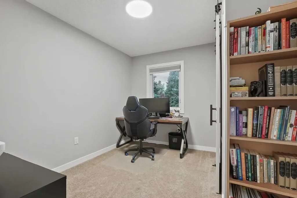 613 33 Street S Lethbridge AB T1J 3V8