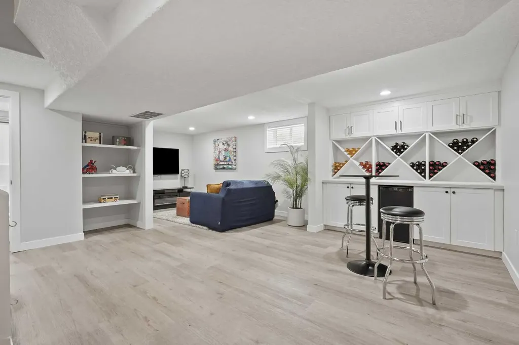 613 33 Street S Lethbridge AB T1J 3V8
