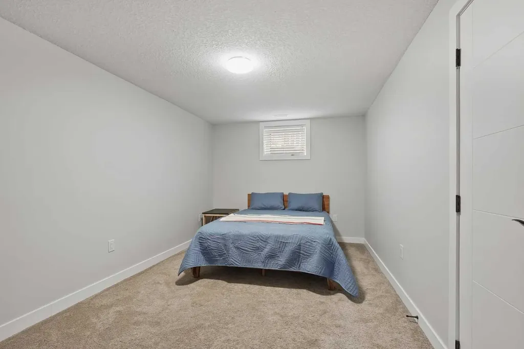 613 33 Street S Lethbridge AB T1J 3V8