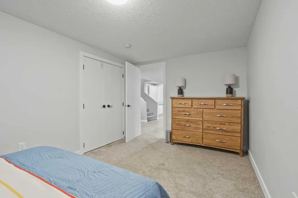 613 33 Street S Lethbridge AB T1J 3V8