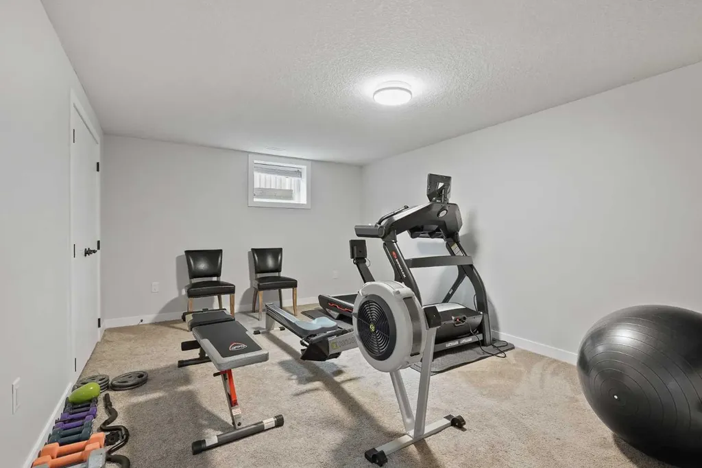 613 33 Street S Lethbridge AB T1J 3V8