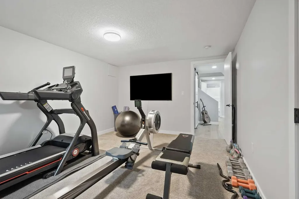 613 33 Street S Lethbridge AB T1J 3V8