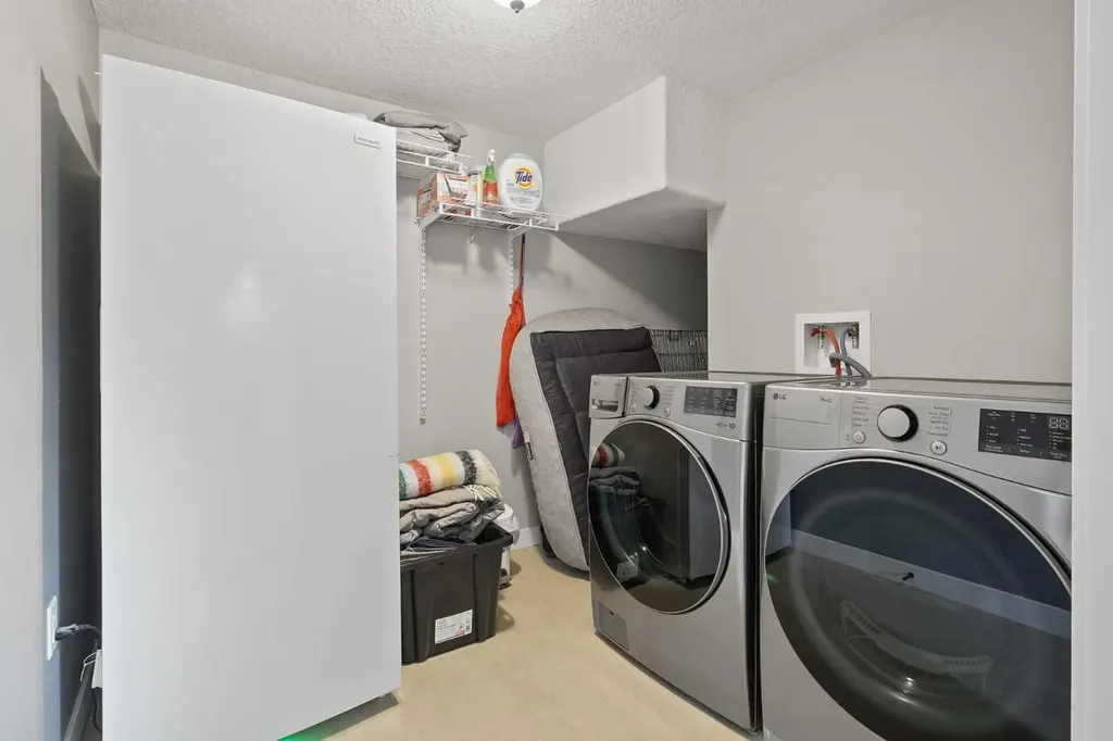 613 33 Street S Lethbridge AB T1J 3V8