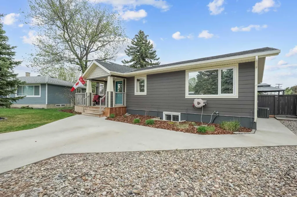 613 33 Street S Lethbridge AB T1J 3V8