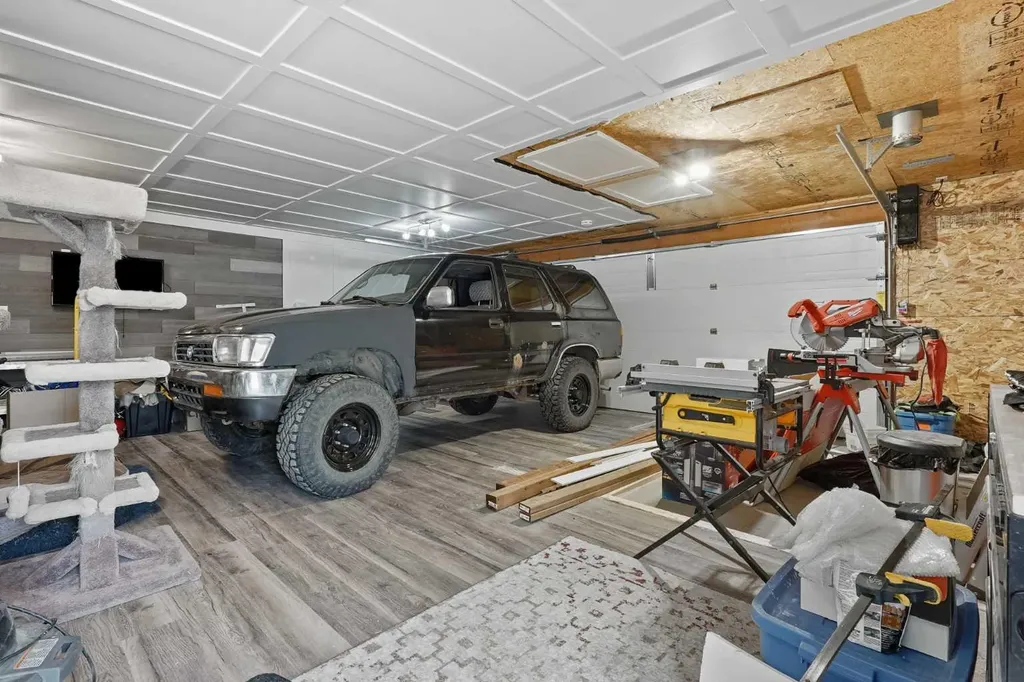 613 33 Street S Lethbridge AB T1J 3V8