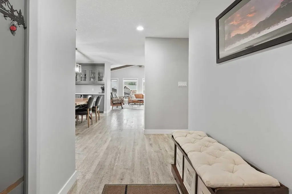 613 33 Street S Lethbridge AB T1J 3V8