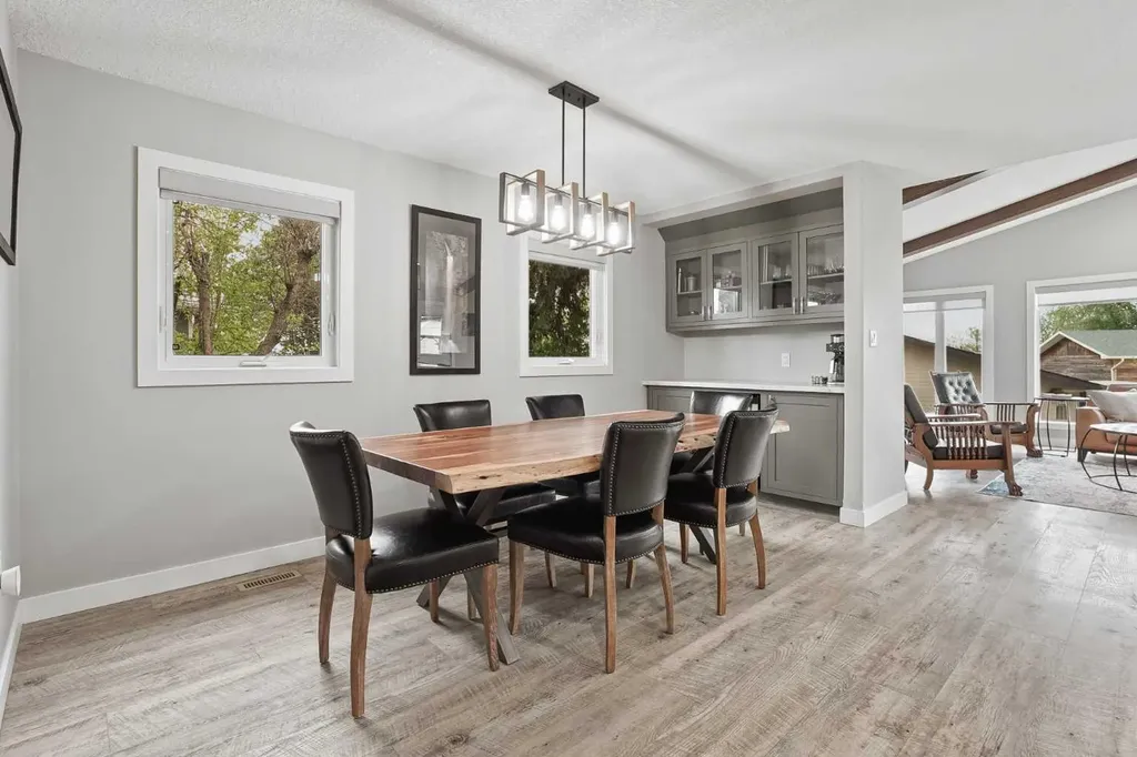 613 33 Street S Lethbridge AB T1J 3V8