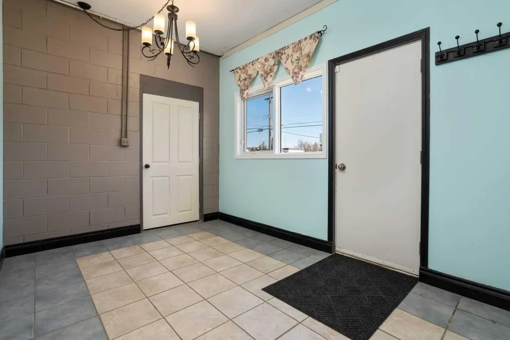 5038 49 Street Daysland AB T0B 0G3
